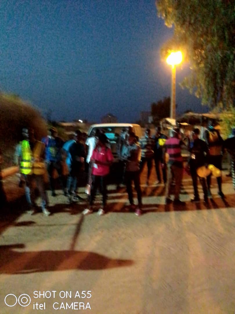 Photos-Dagana : Voici les images des 2 jeunes en opération de désinfection arrêtés