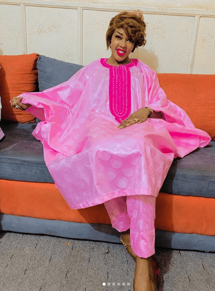 (15 Photos) Ya Awa Rassoul de la Sen Tv perturbe la concurrence avec ses 03 différentes “Sagnsés” à vous couper le souffle