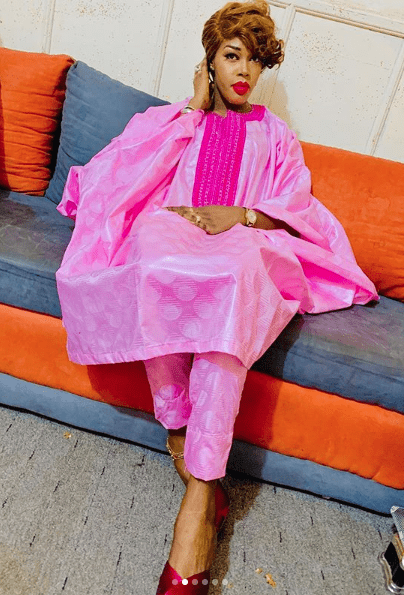 (15 Photos) Ya Awa Rassoul de la Sen Tv perturbe la concurrence avec ses 03 différentes “Sagnsés” à vous couper le souffle