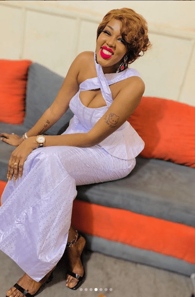 (15 Photos) Ya Awa Rassoul de la Sen Tv perturbe la concurrence avec ses 03 différentes “Sagnsés” à vous couper le souffle