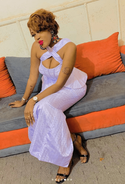 (15 Photos) Ya Awa Rassoul de la Sen Tv perturbe la concurrence avec ses 03 différentes “Sagnsés” à vous couper le souffle