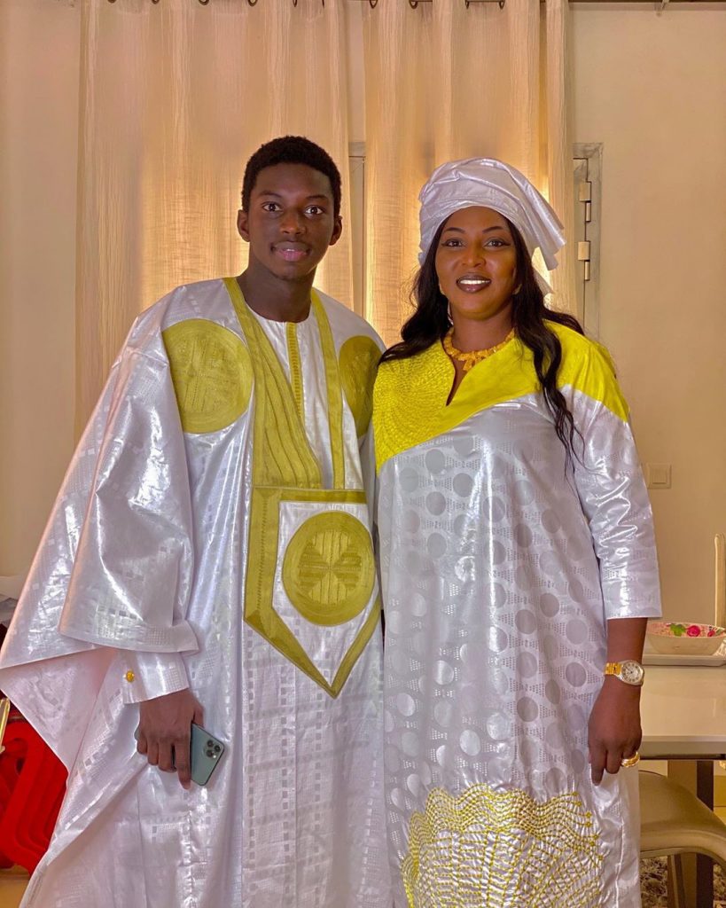 ( 07 PHOTOS ) Le sagnsé “super ndaanan” du fils d’Aly Ngouille Ndiaye avec sa mere