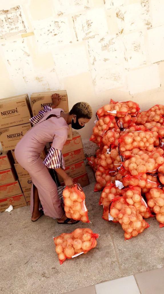 Photos - Fête de la korité : Le groupe Safari offre des vivres à Wakam et à la Médina
