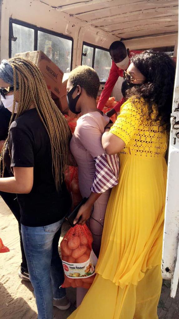 Photos - Fête de la korité : Le groupe Safari offre des vivres à Wakam et à la Médina