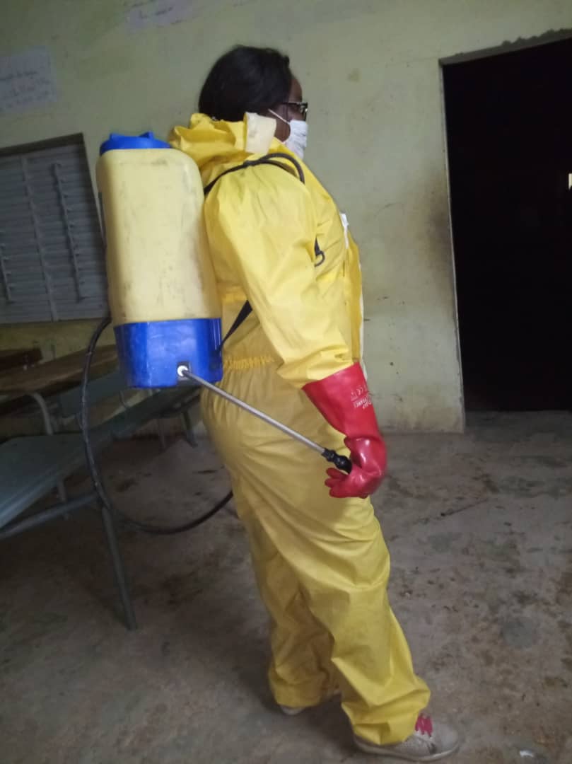 Photos-Dagana : Voici les images des 2 jeunes en opération de désinfection arrêtés