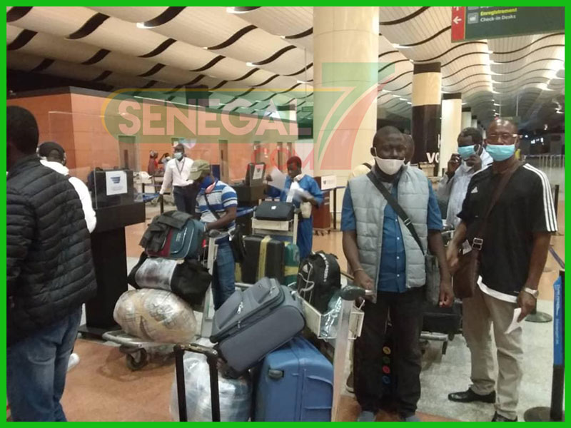 Bloqués à l'AIBD: Des émigrés interpellent Air Sénégal (vidéo)