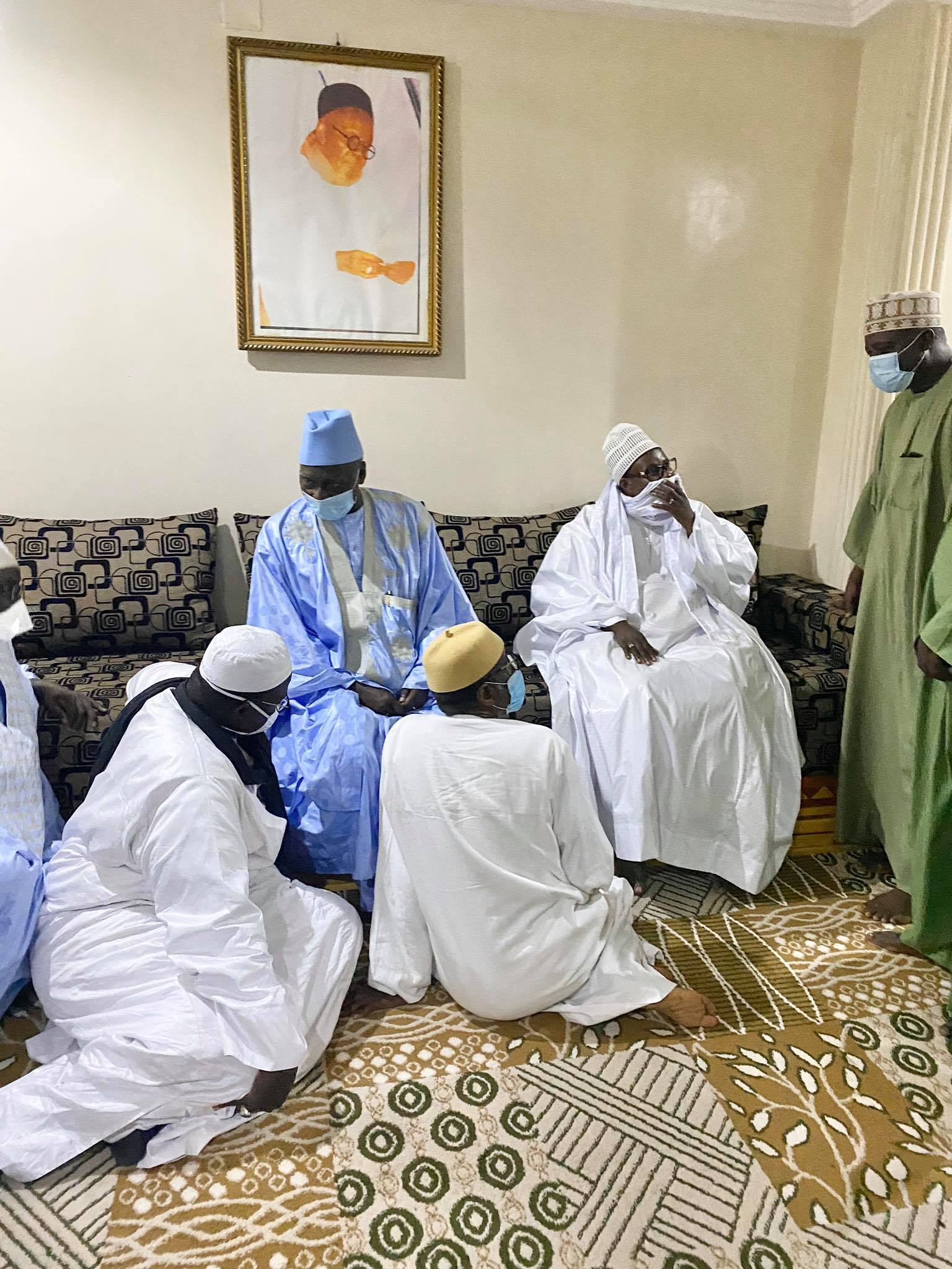 (30 Photos) Serigne Bass Abdou Khadre à Tivaouane pour présenter ses condoléances