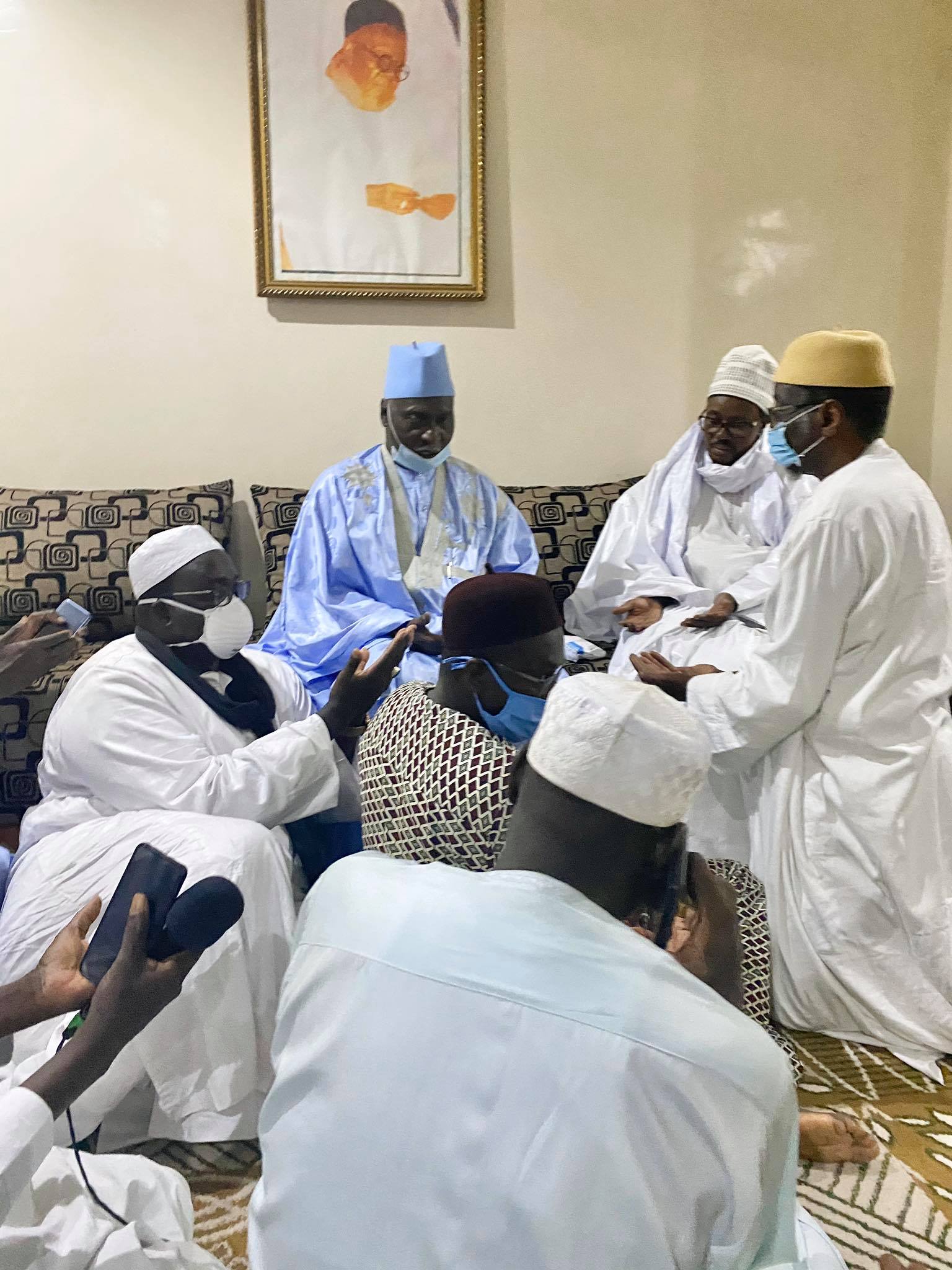 (30 Photos) Serigne Bass Abdou Khadre à Tivaouane pour présenter ses condoléances