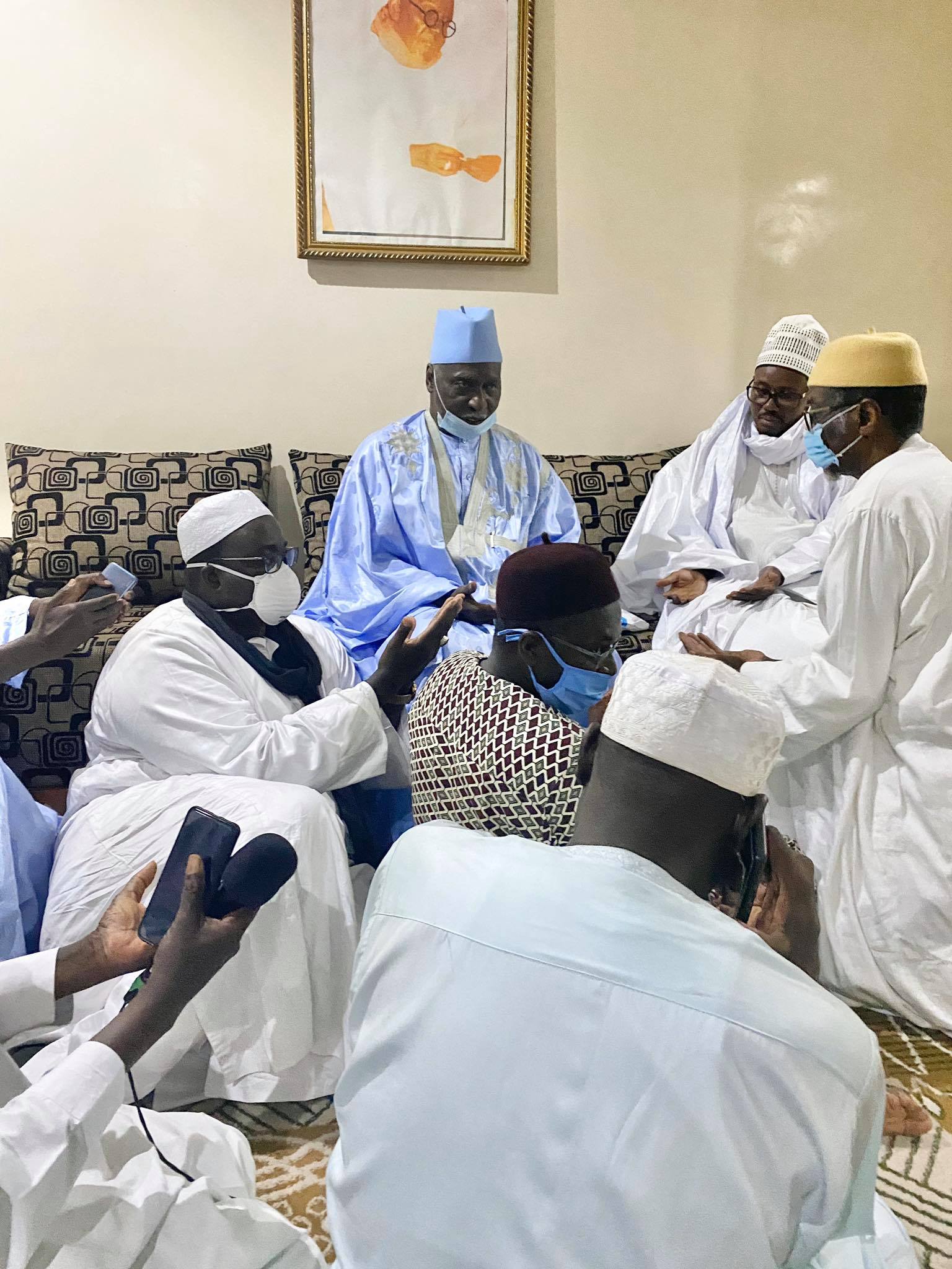 (30 Photos) Serigne Bass Abdou Khadre à Tivaouane pour présenter ses condoléances