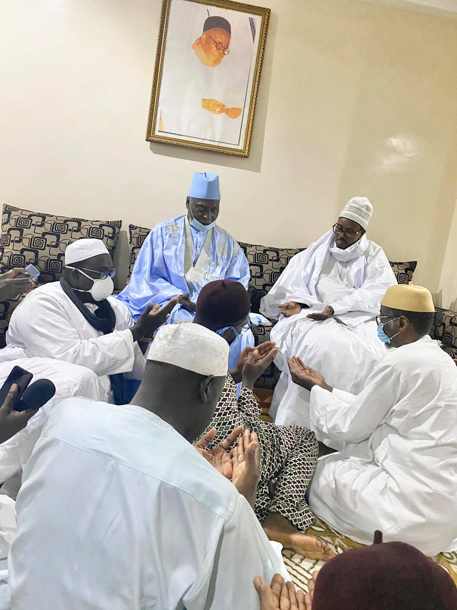 (30 Photos) Serigne Bass Abdou Khadre à Tivaouane pour présenter ses condoléances