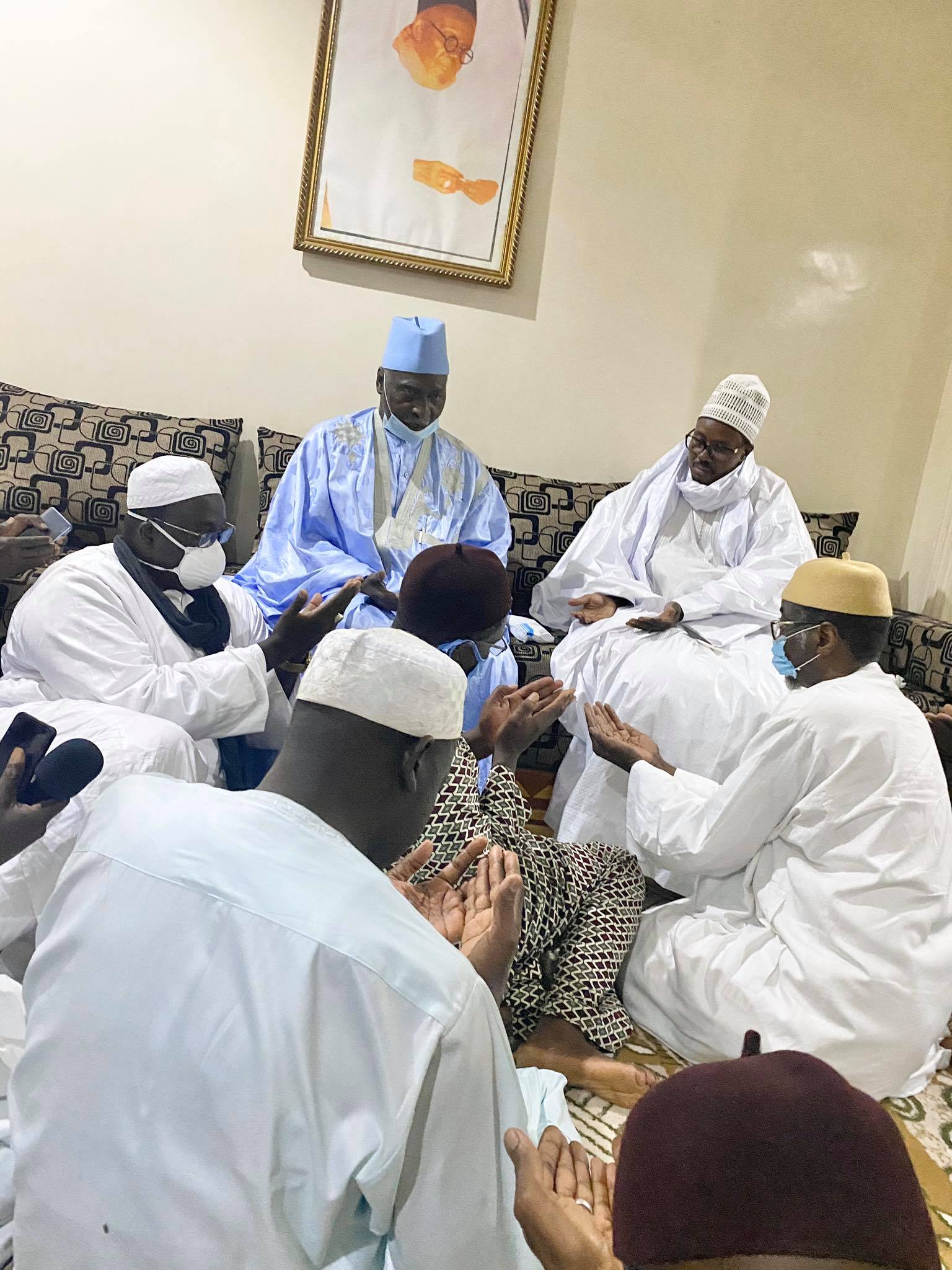 (30 Photos) Serigne Bass Abdou Khadre à Tivaouane pour présenter ses condoléances