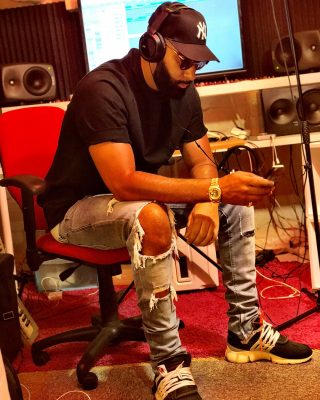 Photos - Habitué à la barbe chic, voici le nouveau look de "La Fouine"