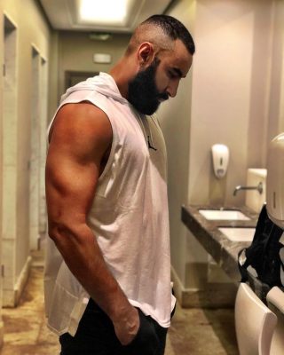 Photos - Habitué à la barbe chic, voici le nouveau look de "La Fouine"