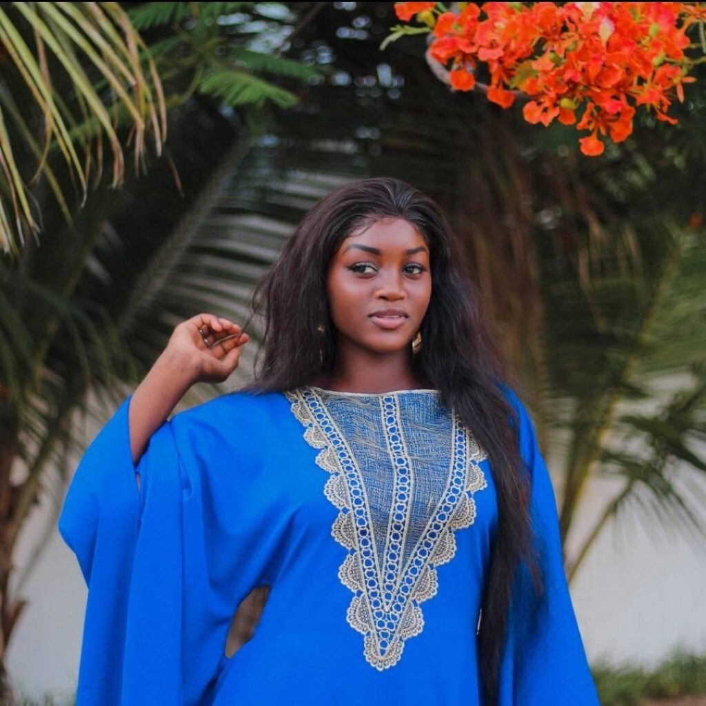 (13 Photos) Diarra Thiès en mode typiquement traditionnelle…