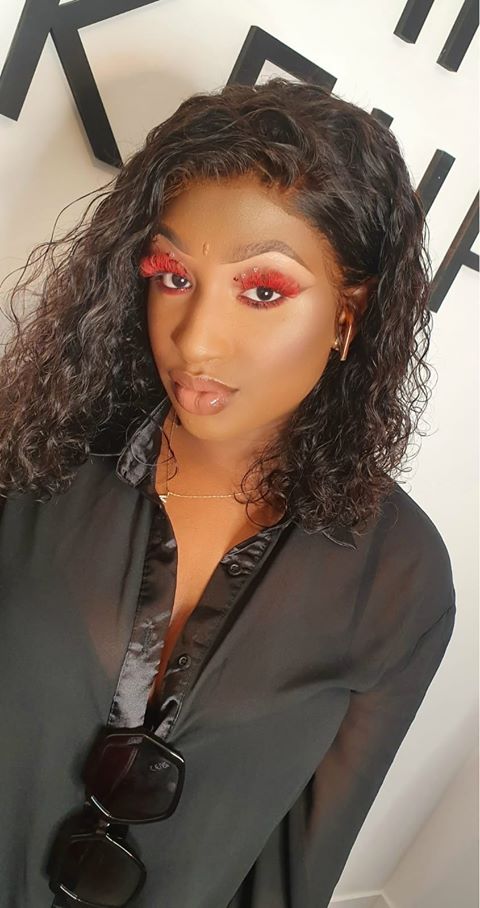 (05 Photos) : Les faux-cils rouges très osés de Fatou Mbaye, la femme de Kara Mbodj