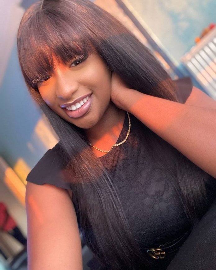 (05 Photos) : Les faux-cils rouges très osés de Fatou Mbaye, la femme de Kara Mbodj