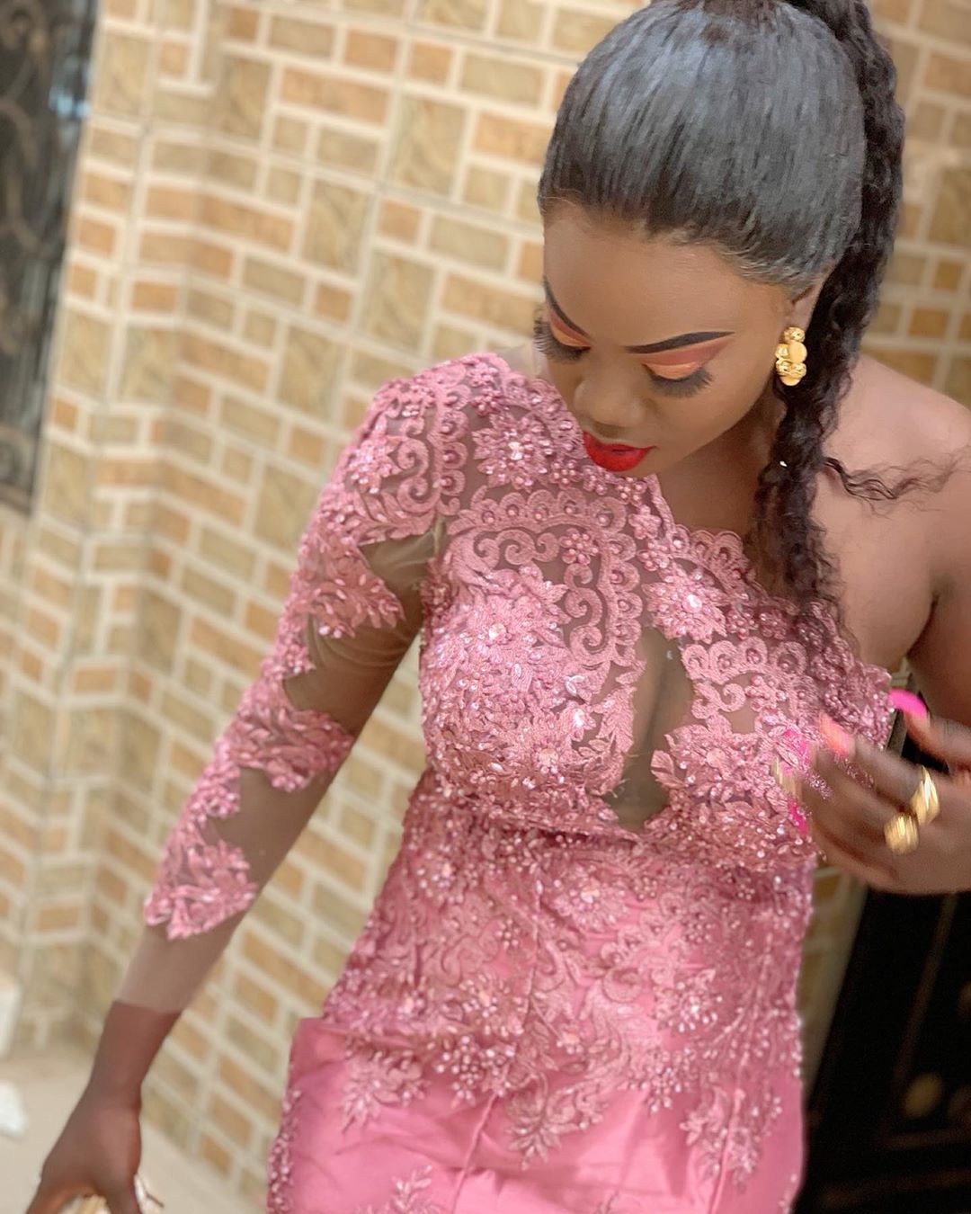 (13 Photos) Admirez le Sagnsé de l’actrice Sonia Dia et L’animatrice Sophia Thiam au mariage de Ndeye Soxna Sonko