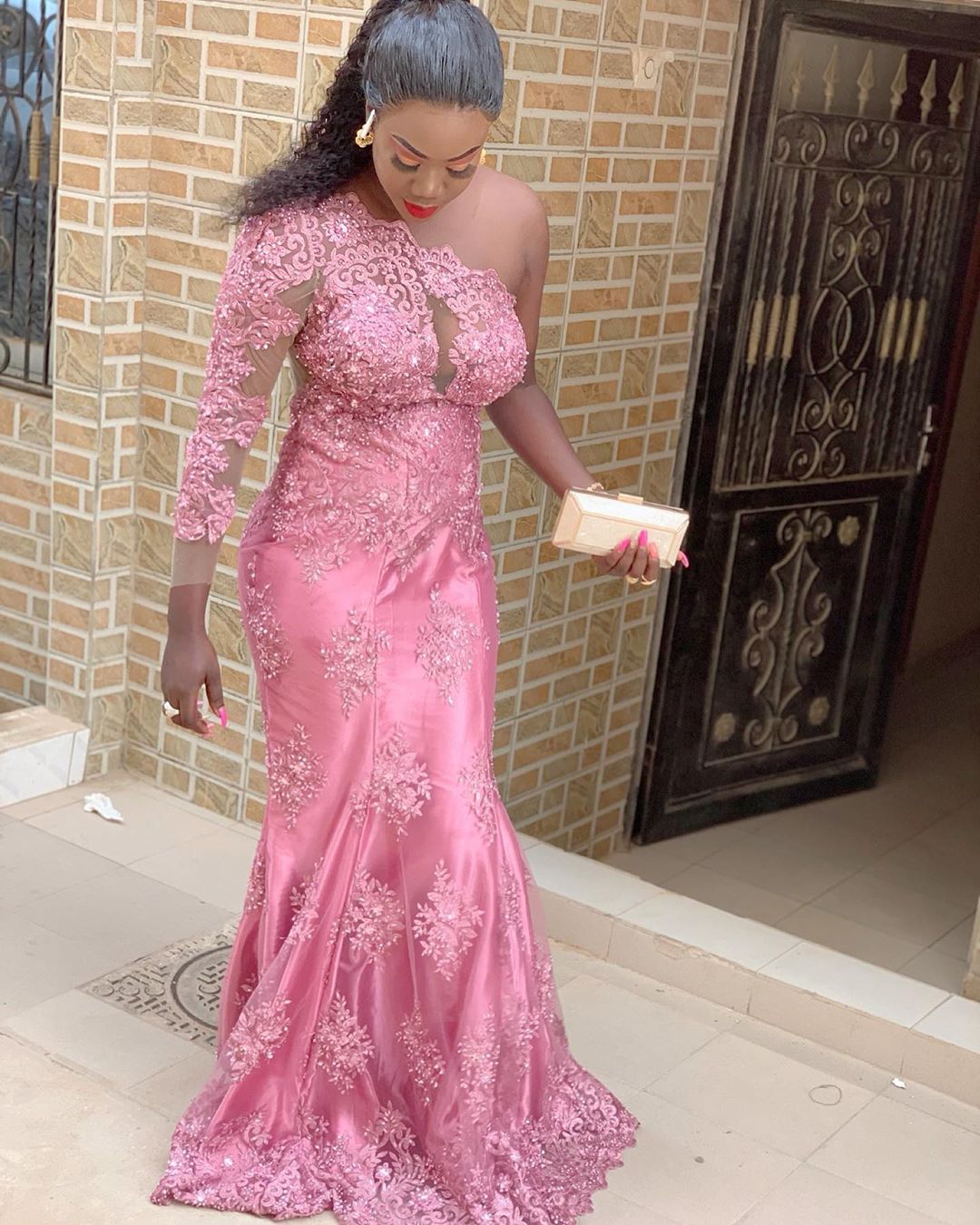 (13 Photos) Admirez le Sagnsé de l’actrice Sonia Dia et L’animatrice Sophia Thiam au mariage de Ndeye Soxna Sonko