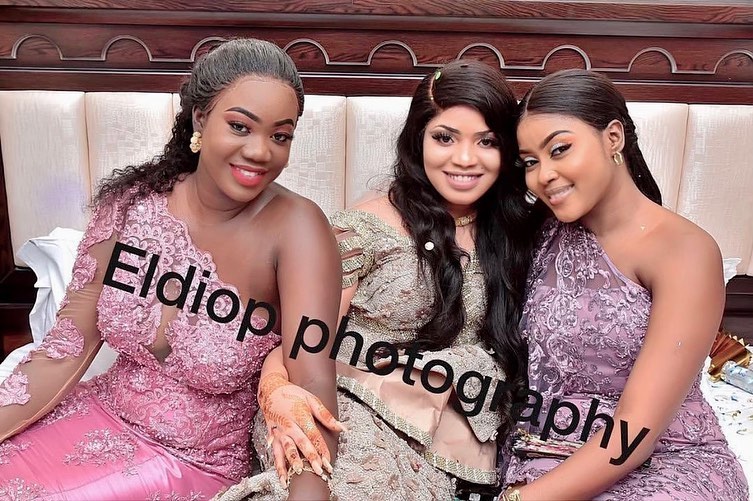 (13 Photos) Admirez le Sagnsé de l’actrice Sonia Dia et L’animatrice Sophia Thiam au mariage de Ndeye Soxna Sonko