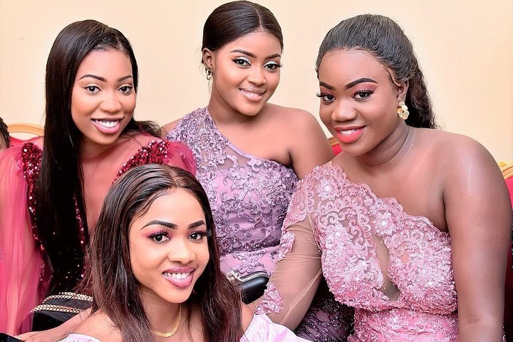 (13 Photos) Admirez le Sagnsé de l’actrice Sonia Dia et L’animatrice Sophia Thiam au mariage de Ndeye Soxna Sonko