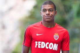 De Monaco au PSG : Top 30 des photos qui ont marqué le parcours de Kylian Mbappé