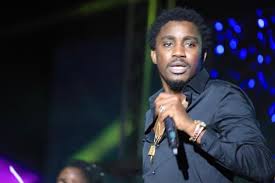 De 2009 à 2020 : Les 20 clichés les plus marquants de Wally Seck !