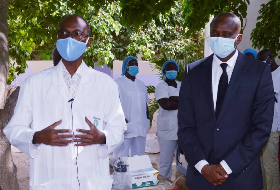 PAD : Ababacar Sedikh Bèye remet 10 concentrateurs à oxygène aux autorités sanitaires