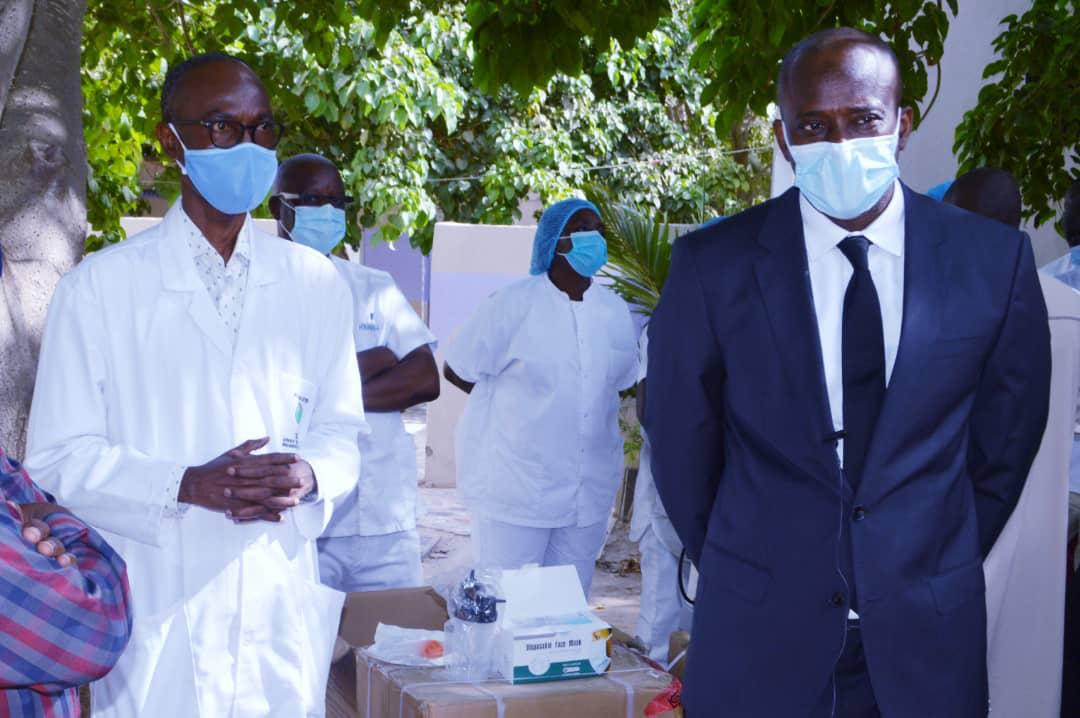 PAD : Ababacar Sedikh Bèye remet 10 concentrateurs à oxygène aux autorités sanitaires