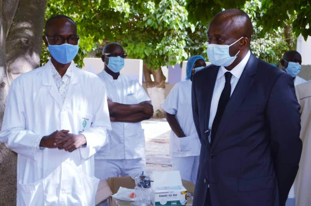 PAD : Ababacar Sedikh Bèye remet 10 concentrateurs à oxygène aux autorités sanitaires