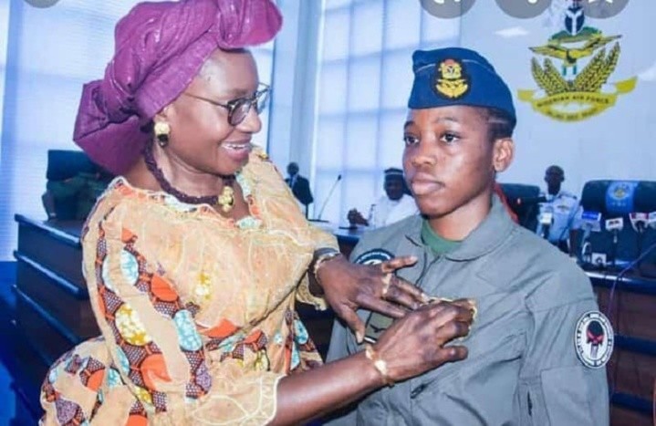 Nigeria : Tolulope Arotile, première femme pilote d'hélicoptère de combat meurt dans un accident