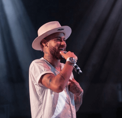 20 Photos : Regardez le look de Neymar sans maillot