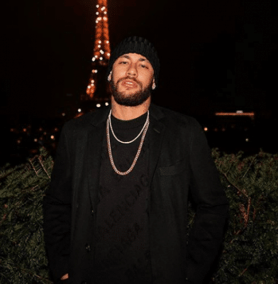 20 Photos : Regardez le look de Neymar sans maillot