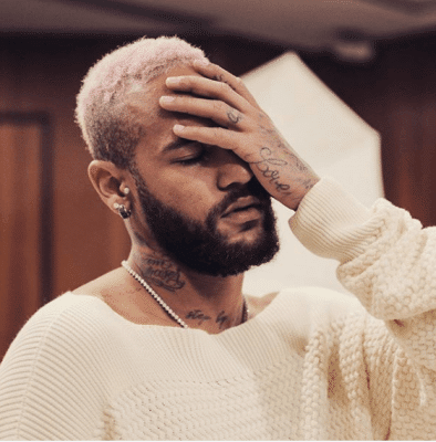 20 Photos : Regardez le look de Neymar sans maillot