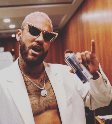 20 Photos : Regardez le look de Neymar sans maillot