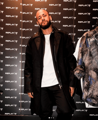 20 Photos : Regardez le look de Neymar sans maillot