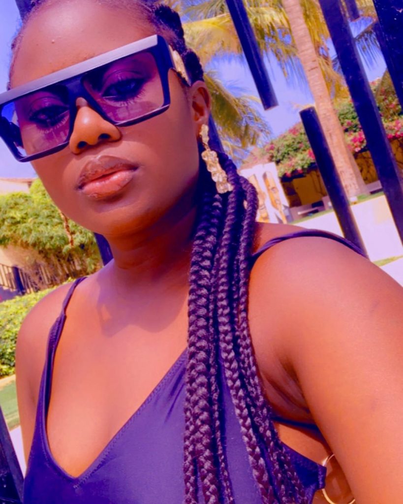 (05 Photos) Abba se la coule douce avec Mamy