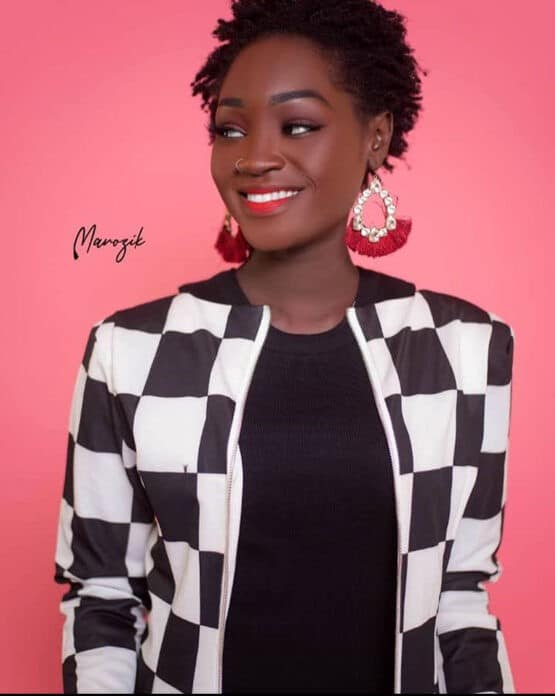 Ndakhté « Sen Ptit Gallé » dévoile ses jolies jambes dans une robe ultra $exy (photos)