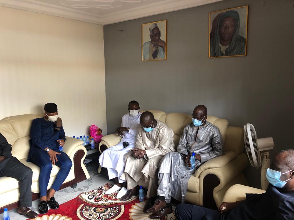 Condoléances : La génération 2002 et le ministre des Sports chez Moussa Ndiaye (25 photos+Vidéos)