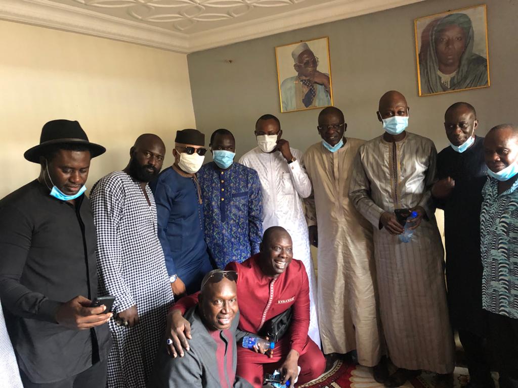 Condoléances : La génération 2002 et le ministre des Sports chez Moussa Ndiaye (25 photos+Vidéos)