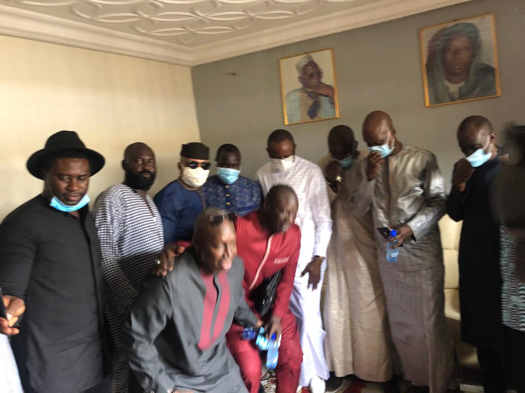 Condoléances : La génération 2002 et le ministre des Sports chez Moussa Ndiaye (25 photos+Vidéos)