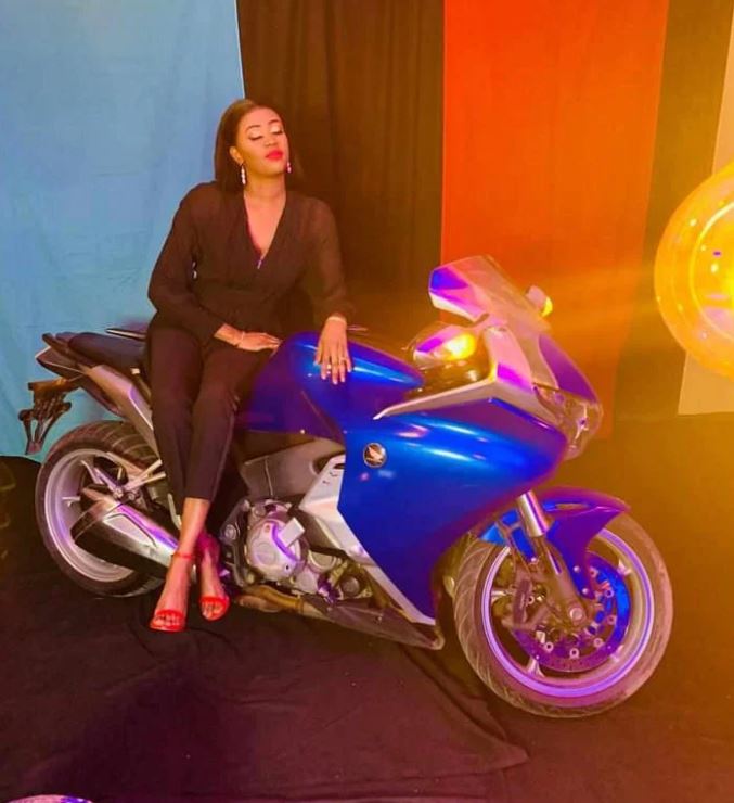 Mercato Médiatique : Après Adja Diallo, Katy Chimère, Bébé Sy et une nouvelle animatrice débarquent à la 2stv