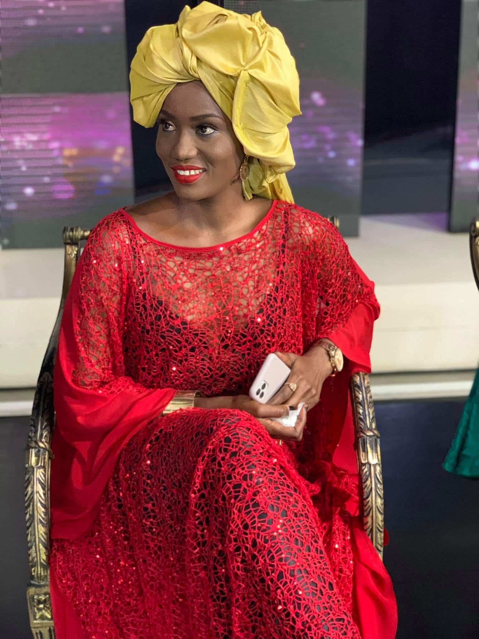 (14) Photos : Les coulisses du prochain numéro de l’émission “Vous et Nous” avec Ndeye Ndack et sa team