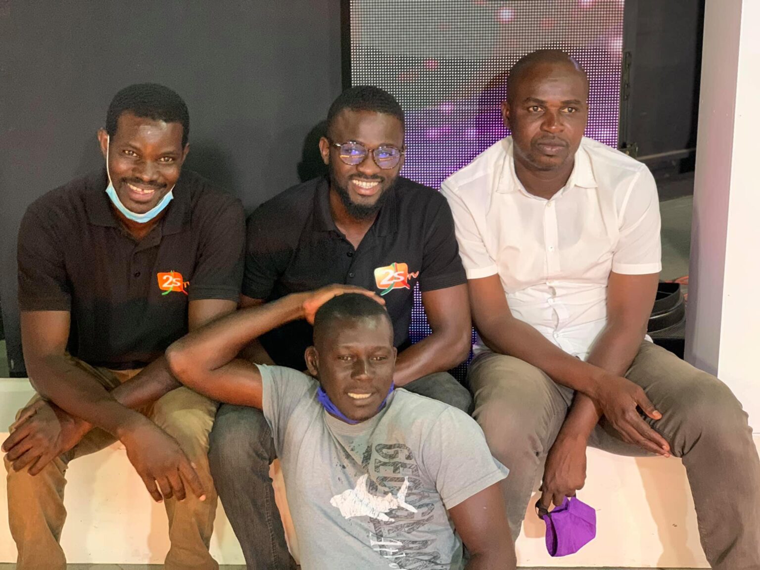 (14) Photos : Les coulisses du prochain numéro de l’émission “Vous et Nous” avec Ndeye Ndack et sa team