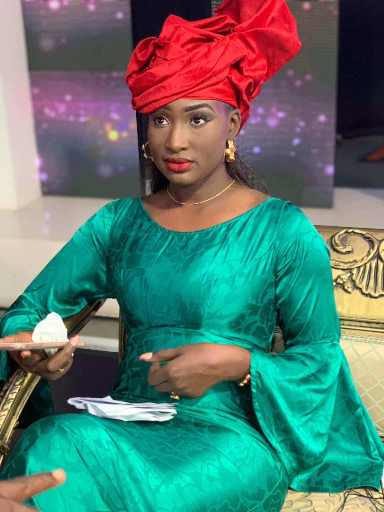 (14) Photos : Les coulisses du prochain numéro de l’émission “Vous et Nous” avec Ndeye Ndack et sa team