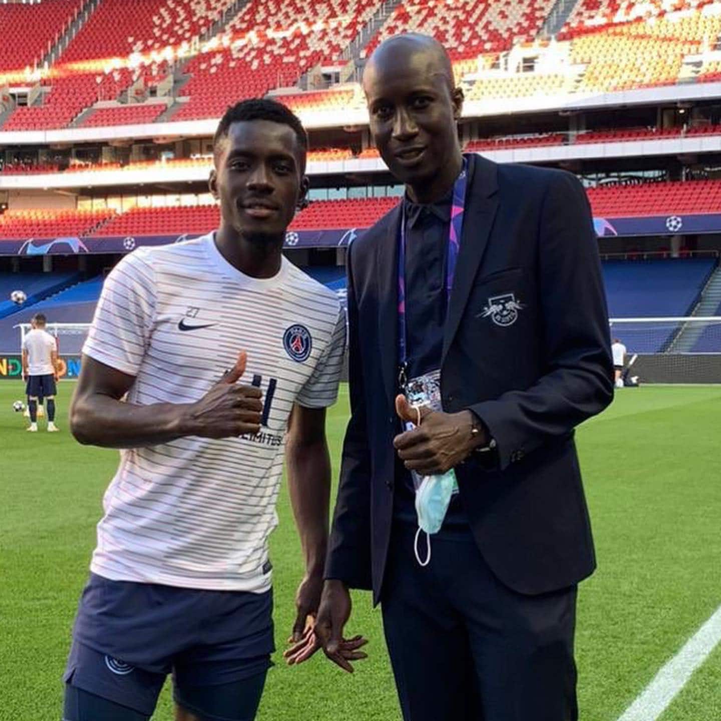 (Photos) Gana Gueye en toute complicité avec Babacar Ndiaye, le Team Manager du Rb Leipzig