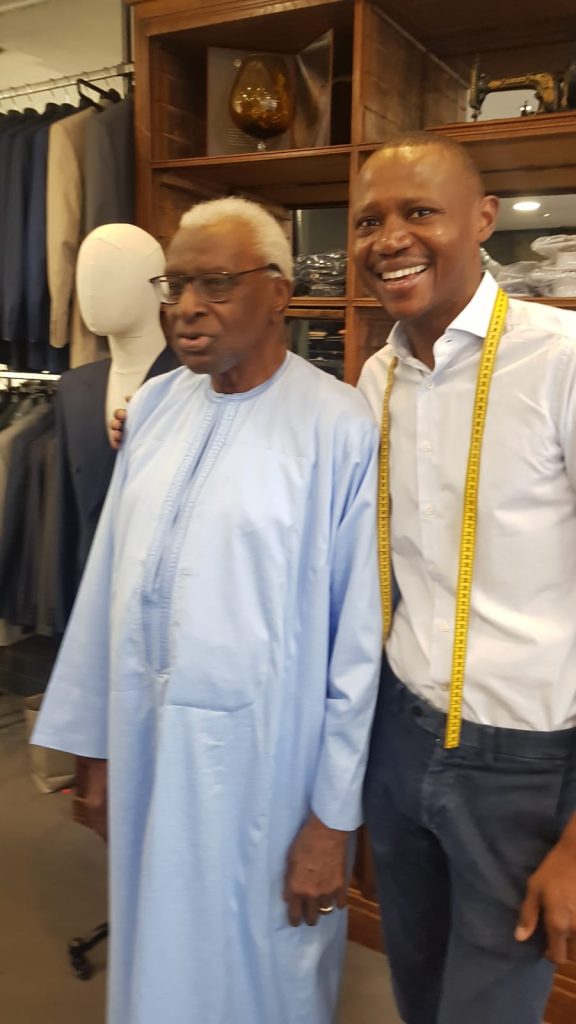(Photos) Le Président Lamine Diack est allé rendre visite à Assane Pene le fils de Oumar Pene