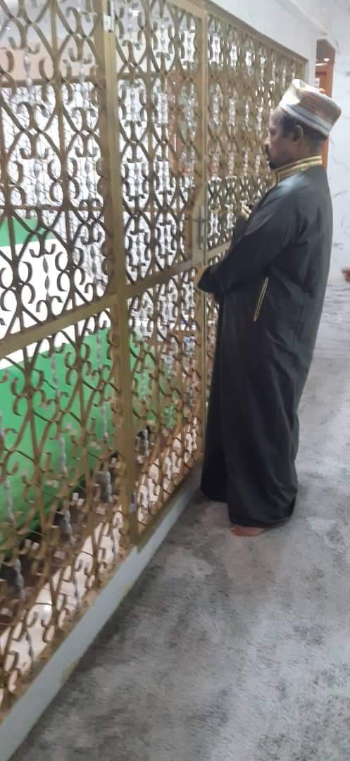 (Photos) Zyara: Ahmed Khalifa Niass au mausolée de son défunt frère Sidy Lamine Niass