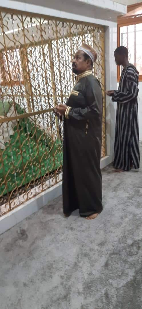 (Photos) Zyara: Ahmed Khalifa Niass au mausolée de son défunt frère Sidy Lamine Niass