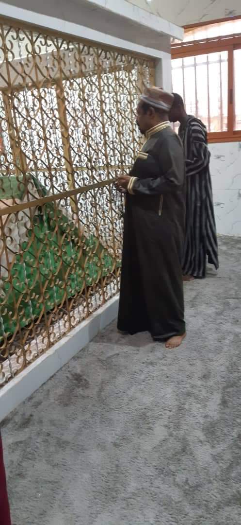 (Photos) Zyara: Ahmed Khalifa Niass au mausolée de son défunt frère Sidy Lamine Niass