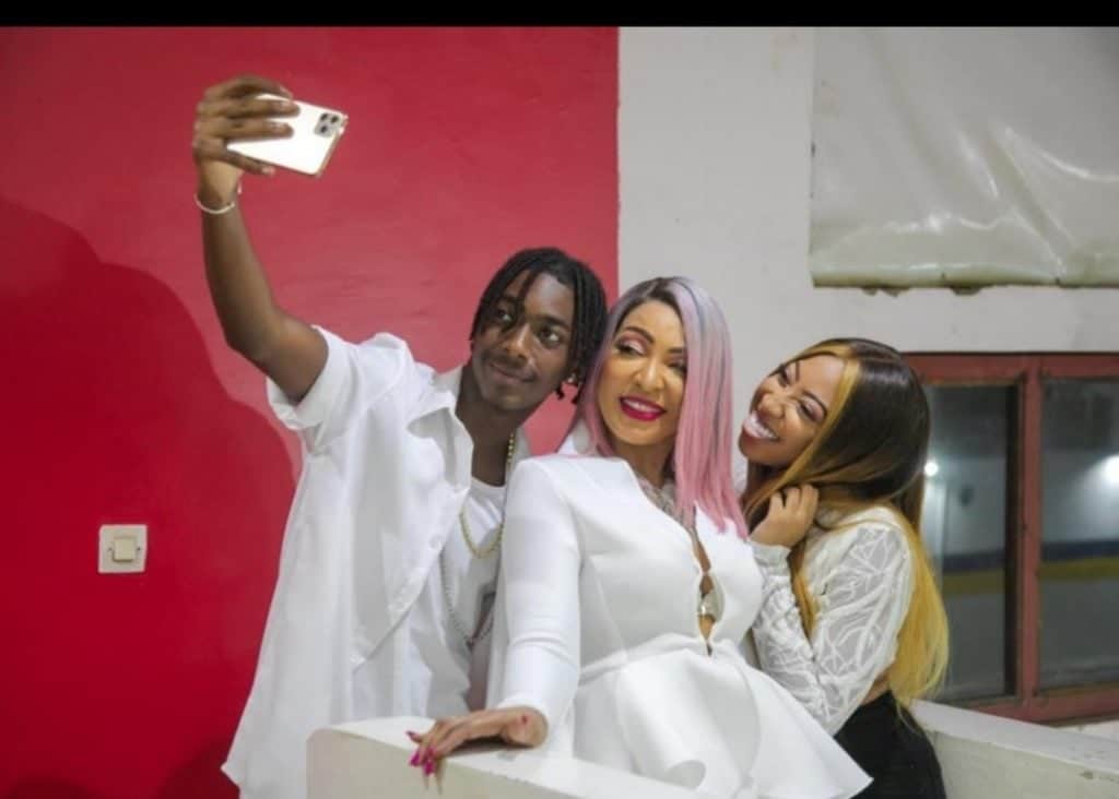 Photos - Viviane Chidid en toute complicité avec ses enfants